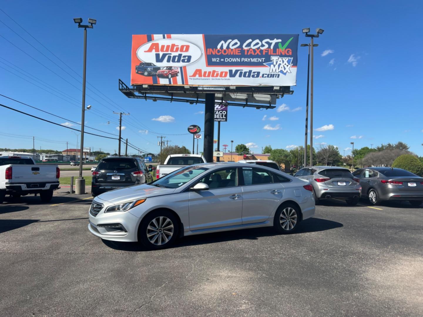 2015 SILVER Hyundai Sonata Sport (5NPE34AF7FH) with an 2.4L L4 DOHC 16V engine, 6-Speed Automatic transmission, located at 420 I-35E, Lancaster, TX, 75146, (469) 297-4144, 32.593929, -96.823685 - Photo#0